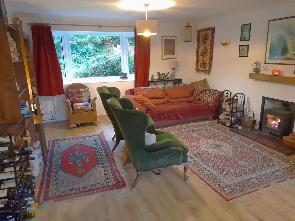 Property photo 3 of 28 4. Lounge