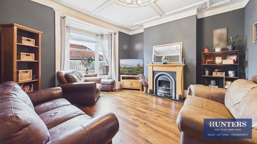 Property photo 3 of 17 Living Room