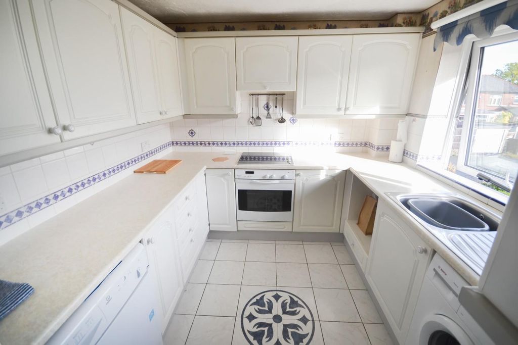 Property photo 3 of 5 Kitchen