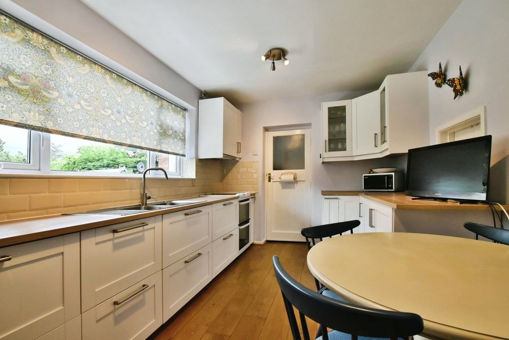 Property photo 3 of 13 Kitchen