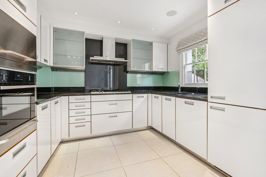 Property photo 2 of 19 Kitchen