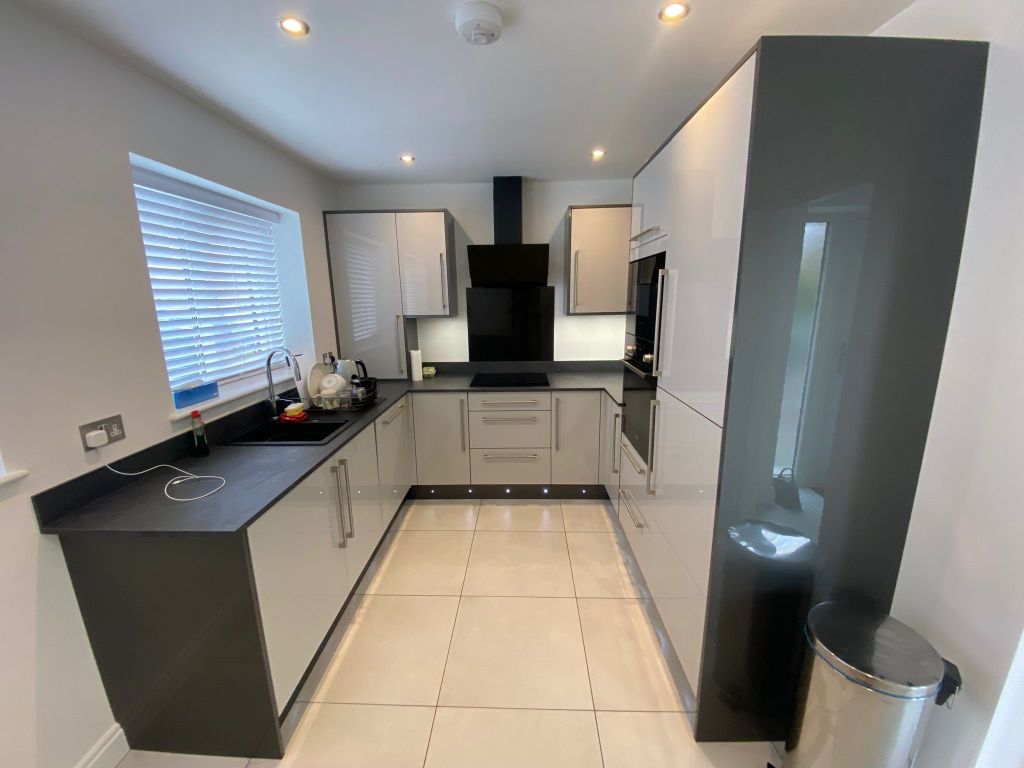 Property photo 3 of 14 Kitchen