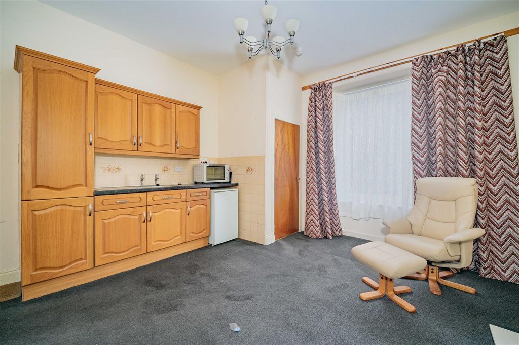 Property photo 3 of 12 16 Lawrence Street Bf-8.Jpg