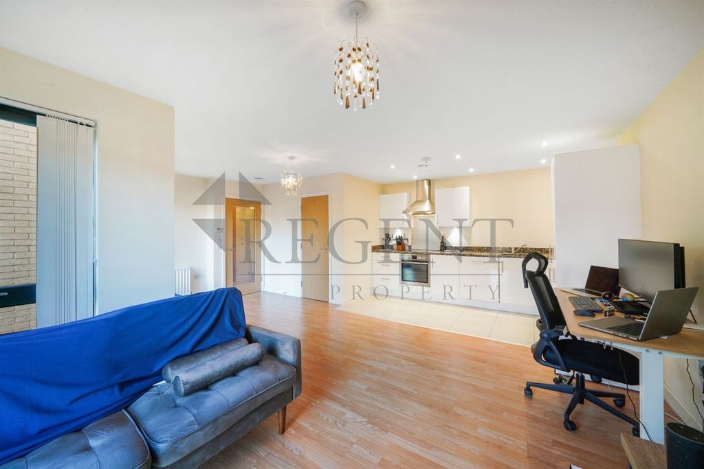 Property photo 3 of 14 Reception