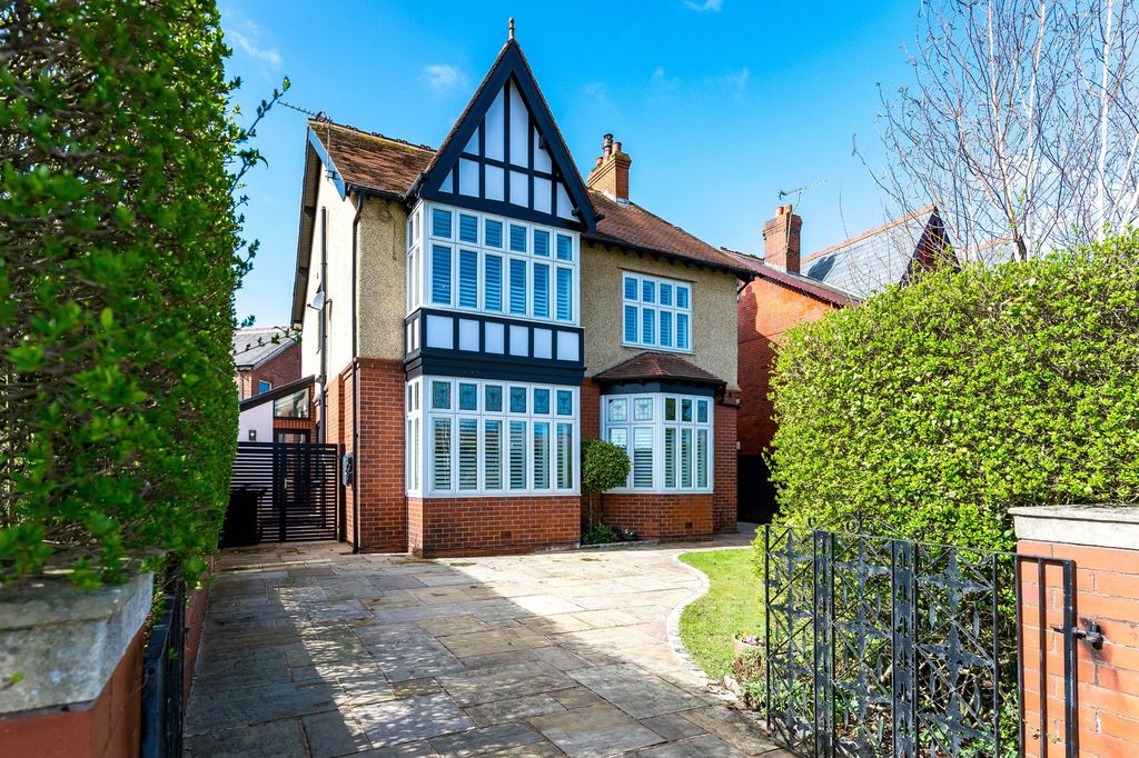 Property photo 1 of 53