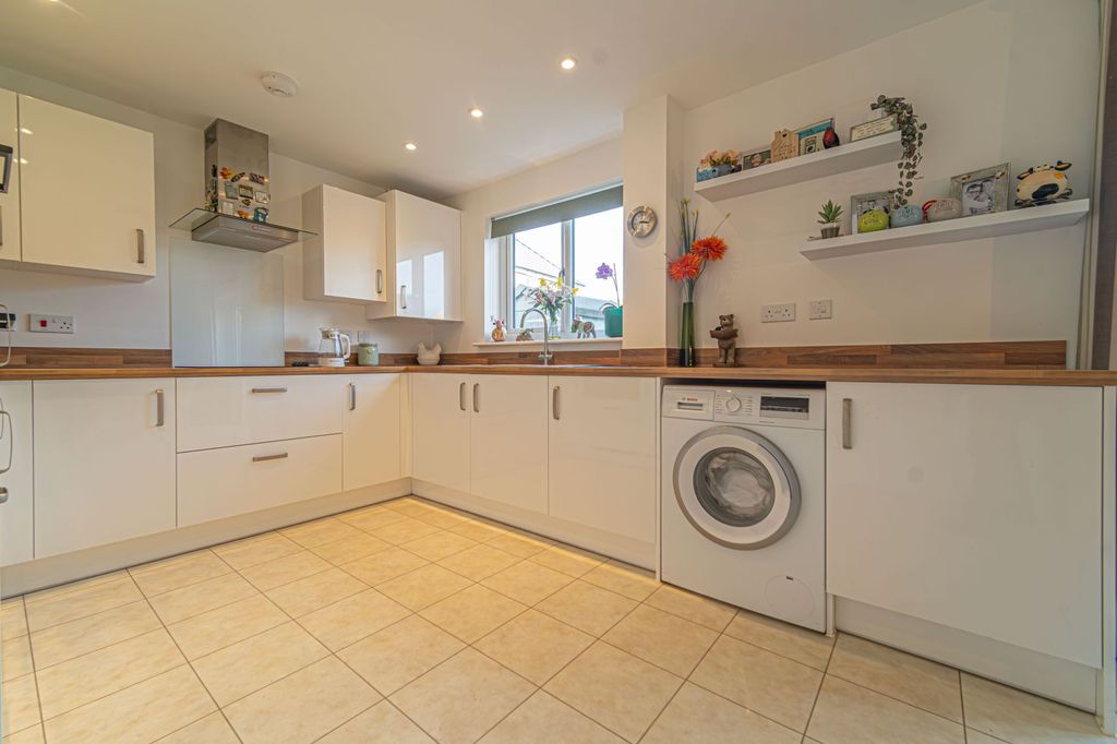 Property photo 3 of 32