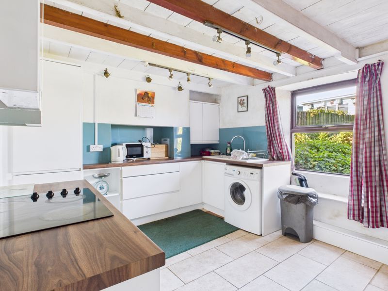 Property photo 2 of 9 Kitchen