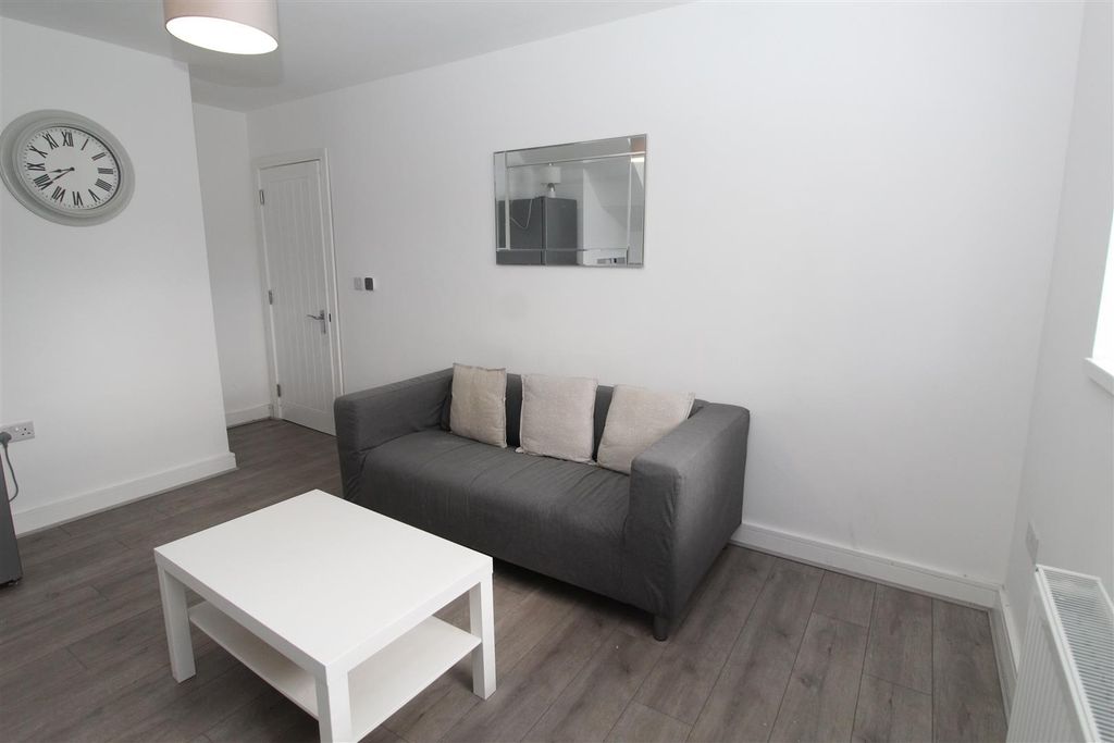 Property photo 3 of 8 Img_2136.Jpg