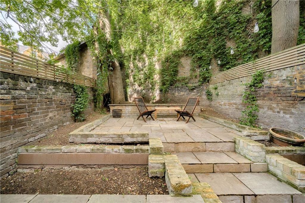 Property photo 3 of 8