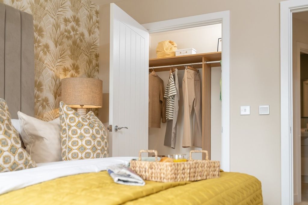 Property photo 2 of 14 Show Home Walk-In Wardrobe