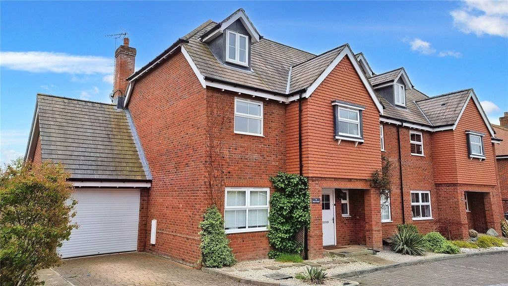 Property photo 1 of 11 Frontage