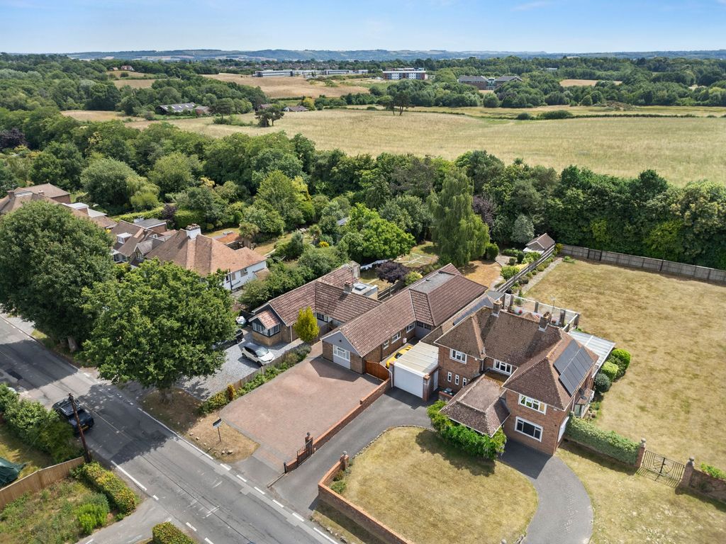 Property photo 2 of 27