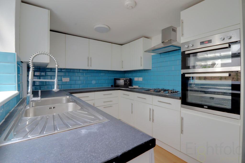 Property photo 3 of 22 Kitchen