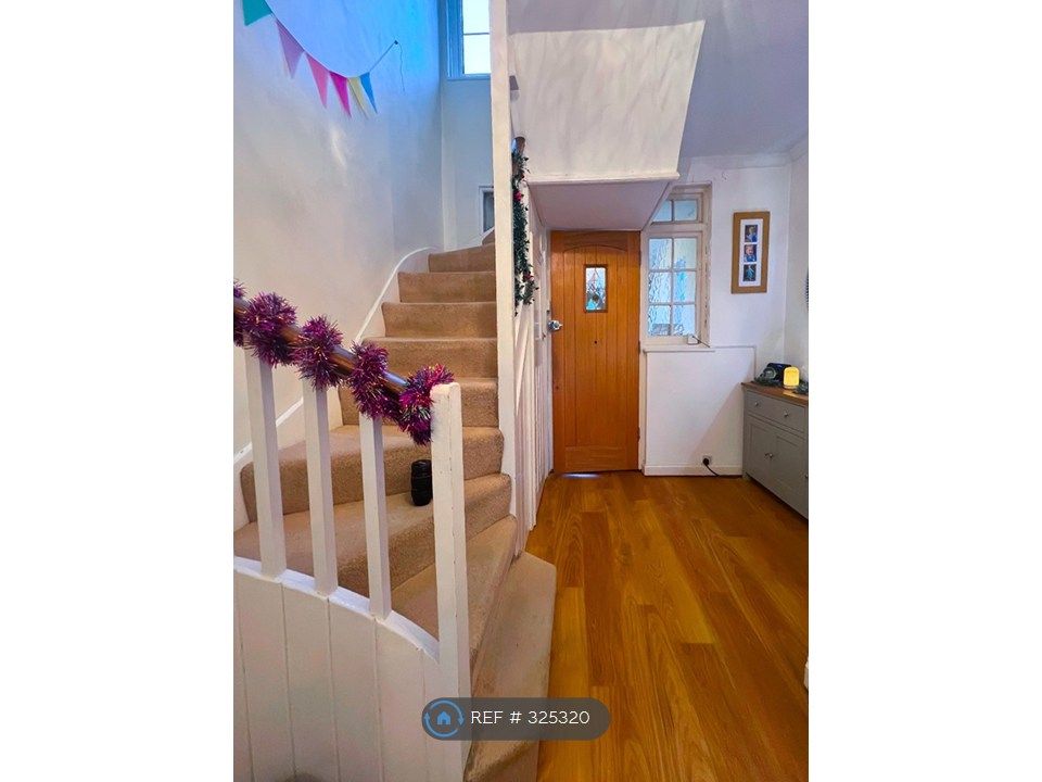 Property photo 2 of 20 Entrance Hallway