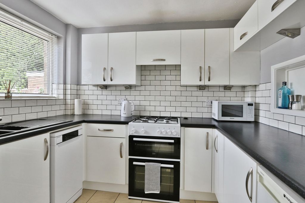 Property photo 2 of 17 Kitchen