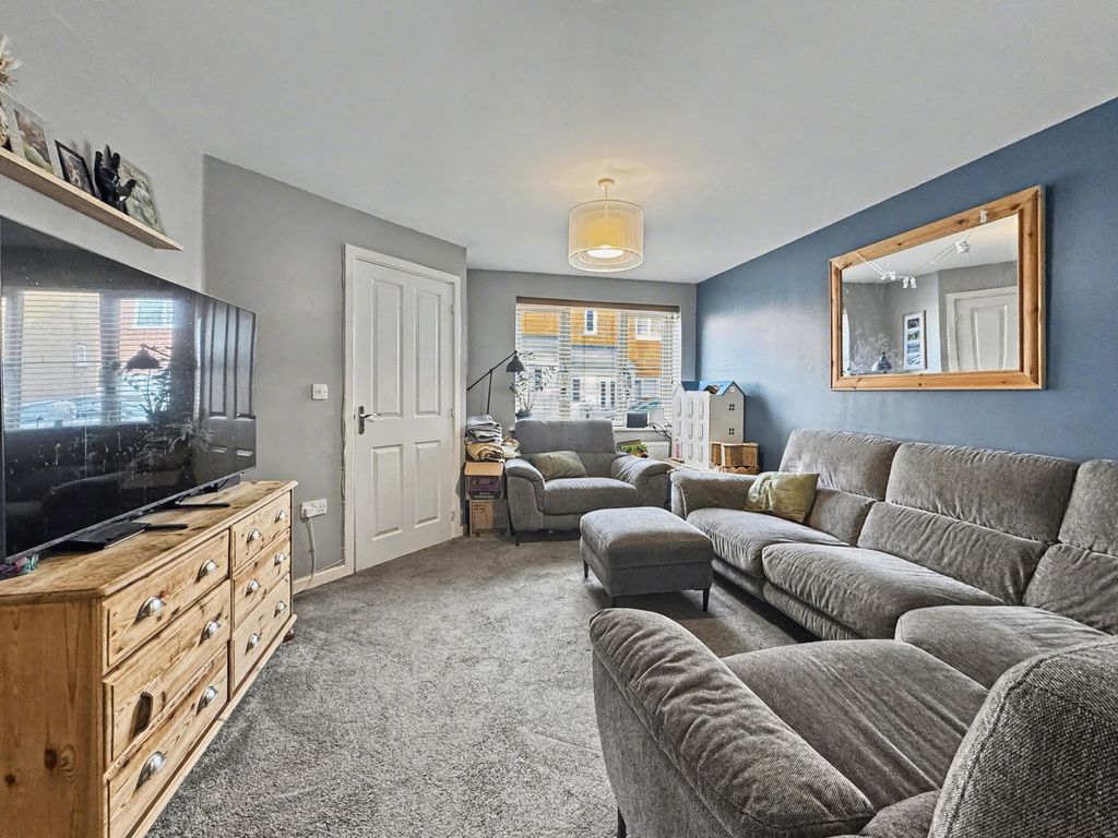 Property photo 2 of 21