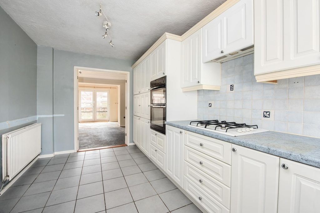 Property photo 3 of 12 Kitchen