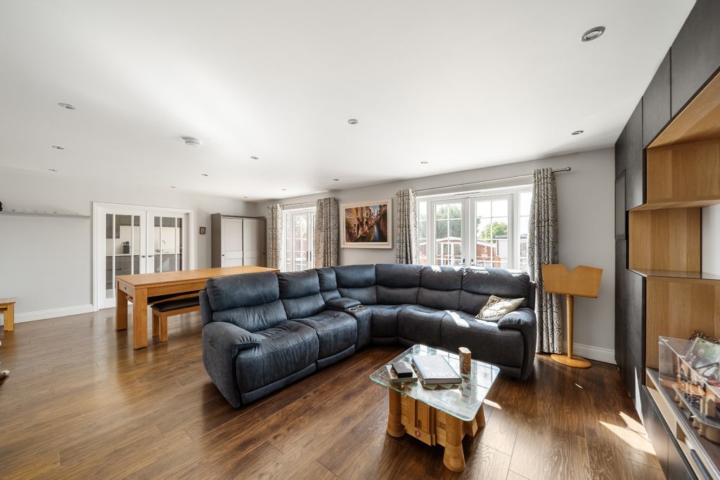 Property photo 3 of 21 4202634