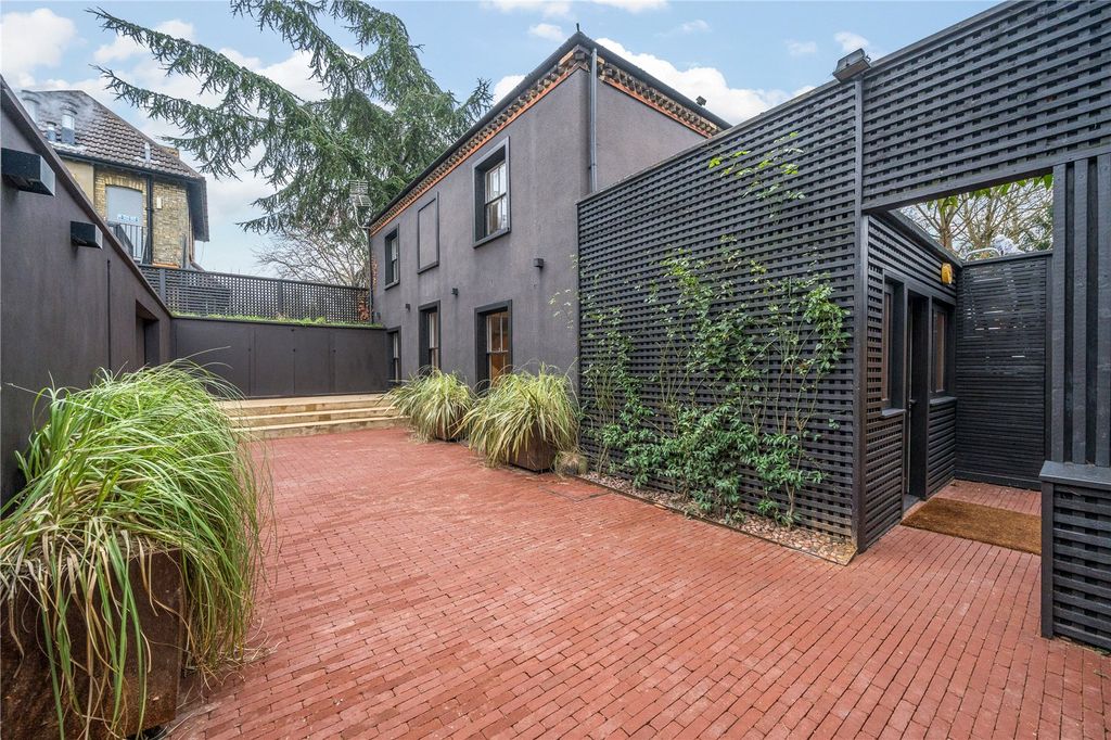 Property photo 1 of 28 Picture No. 11