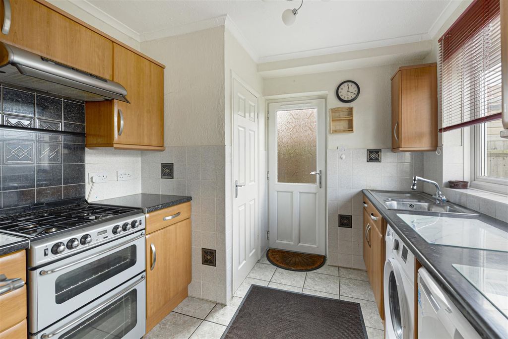 Property photo 3 of 15 119Halest07.Jpg