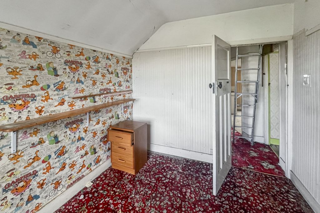Property photo 3 of 20 23 Thornton Road, Bromley, Kent Br1 5Ap