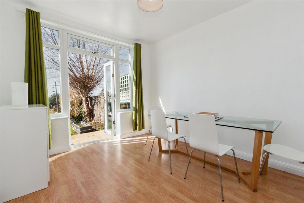 Property photo 3 of 11 32 Norbury Cross, Norbury Dining Room.Jpg