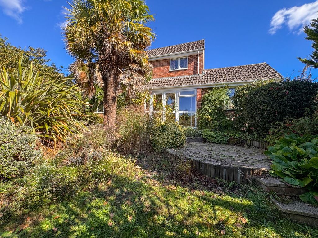 Property photo 1 of 32