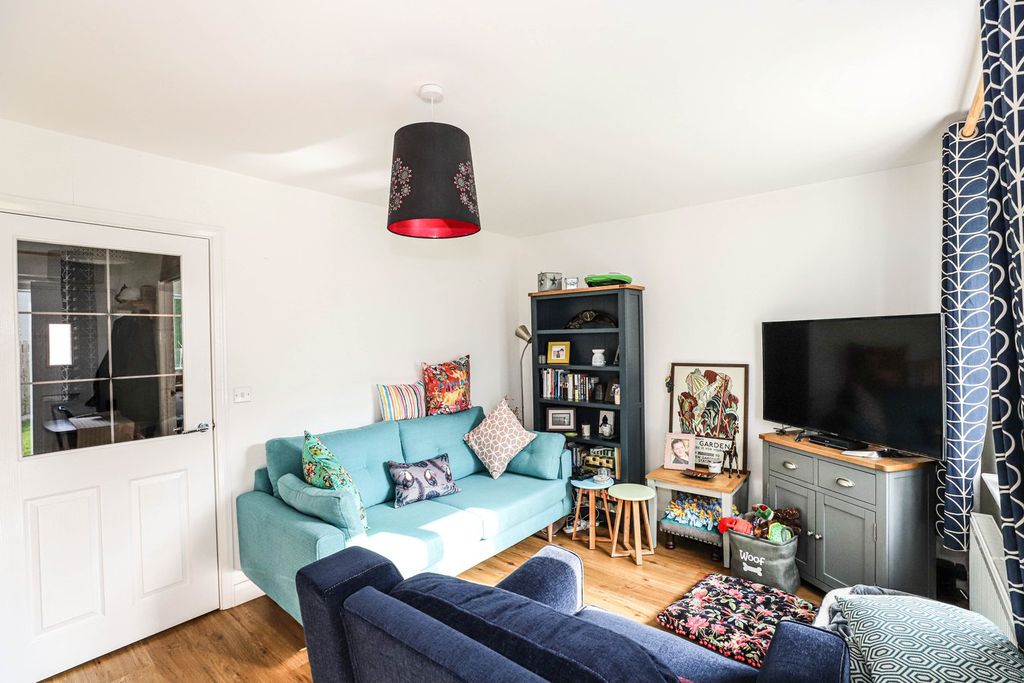 Property photo 3 of 11 Lounge