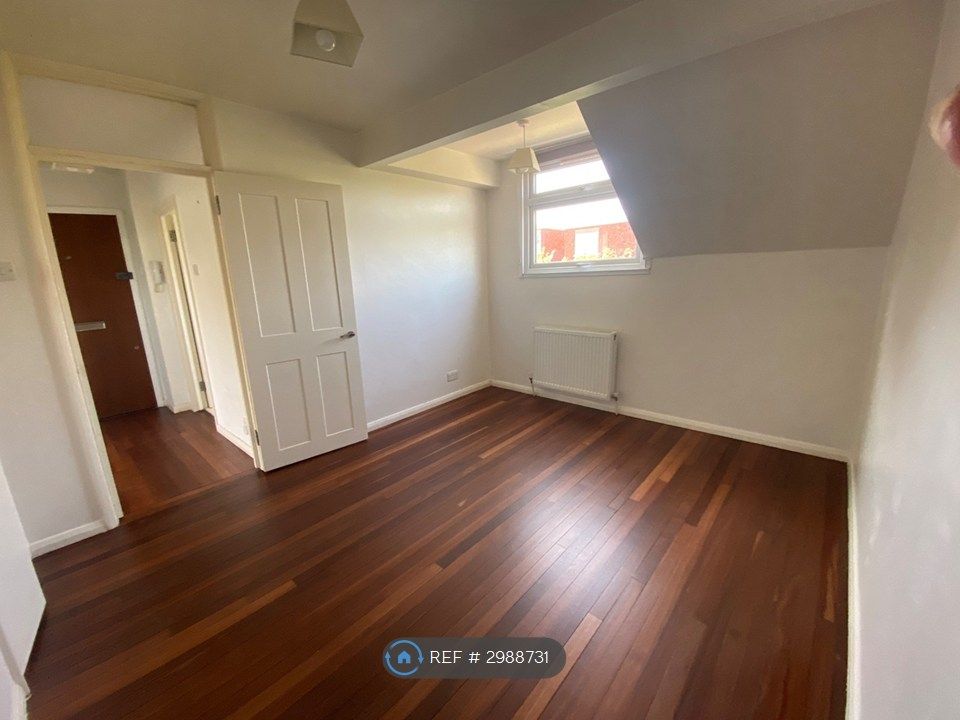 Property photo 3 of 11 Bedroom View 1