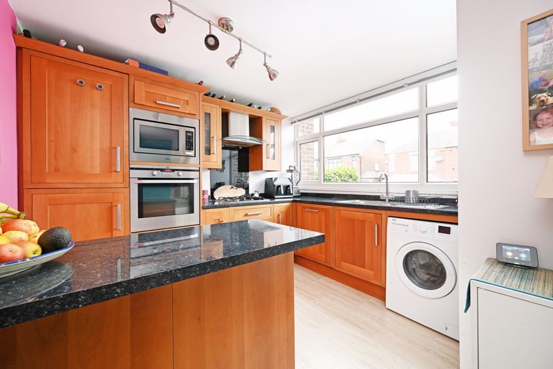 Property photo 3 of 25 Kitchen