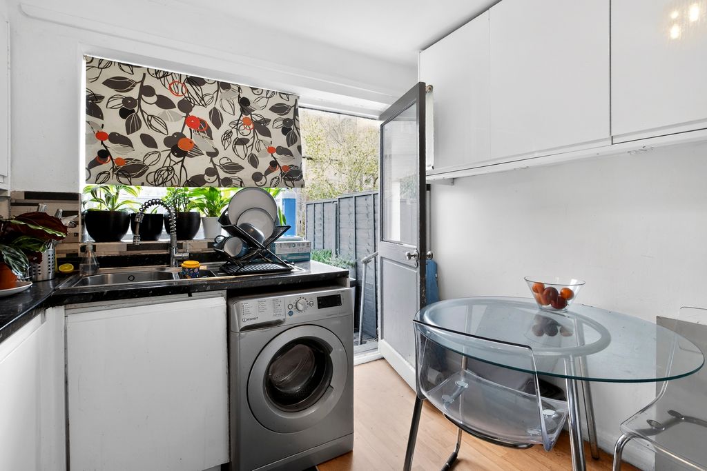 Property photo 3 of 14 Kitchen