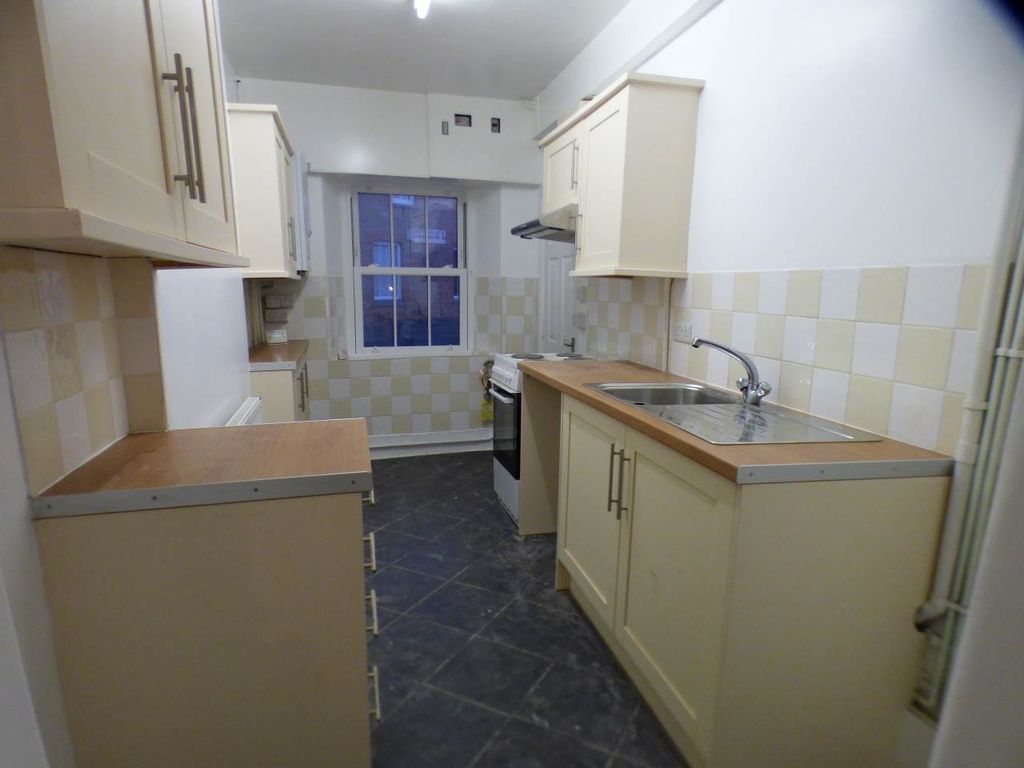 Property photo 2 of 9 Kitchen