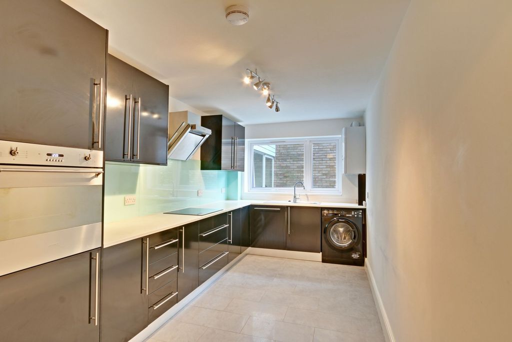 Property photo 1 of 10 Kitchen