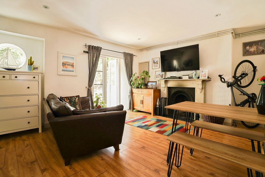 Property photo 3 of 13 Pbox-Img.Jpg