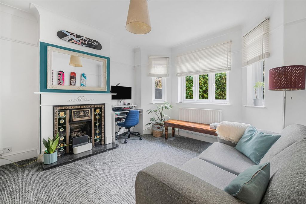 Property photo 3 of 13 9_65213.Jpg