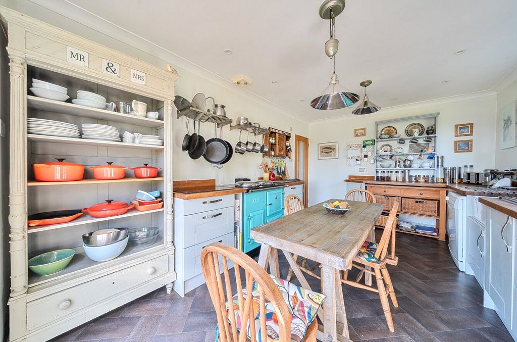 Property photo 3 of 14 Kitchen