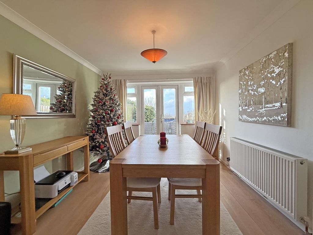 Property photo 3 of 28 Southwell Road 41 - Dining Room.Jpg