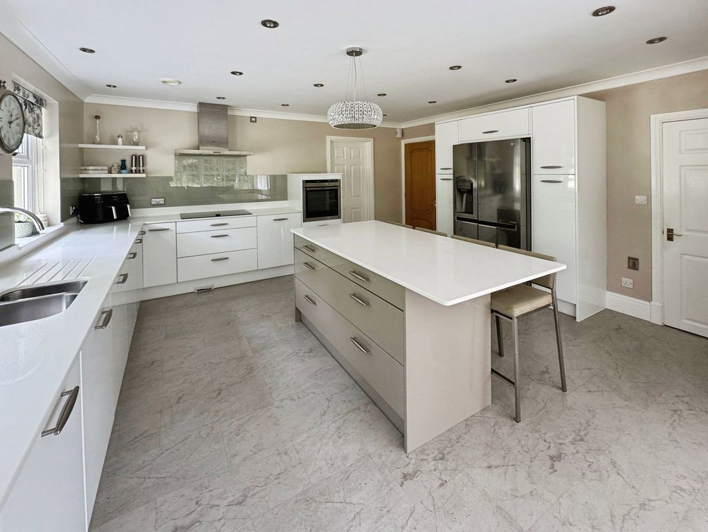 Property photo 2 of 33