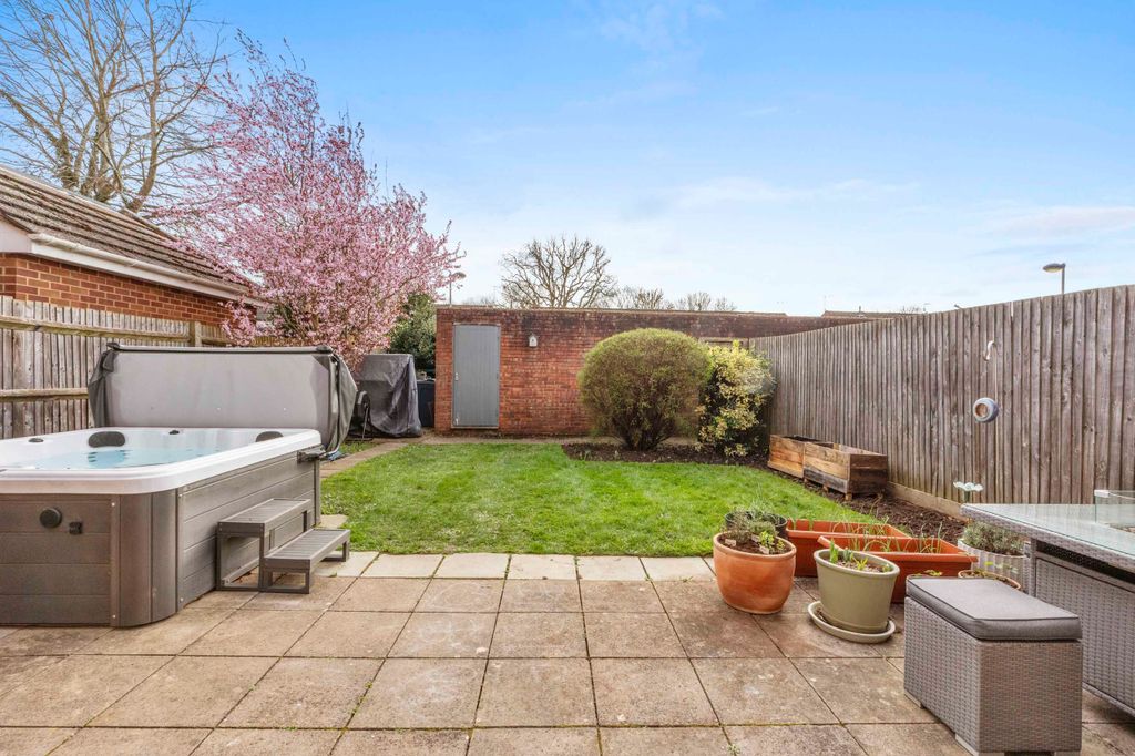 Property photo 2 of 16 10 Hobart Court, Gunthorpe Rd, Sl7 1Ul (Low Res)-14