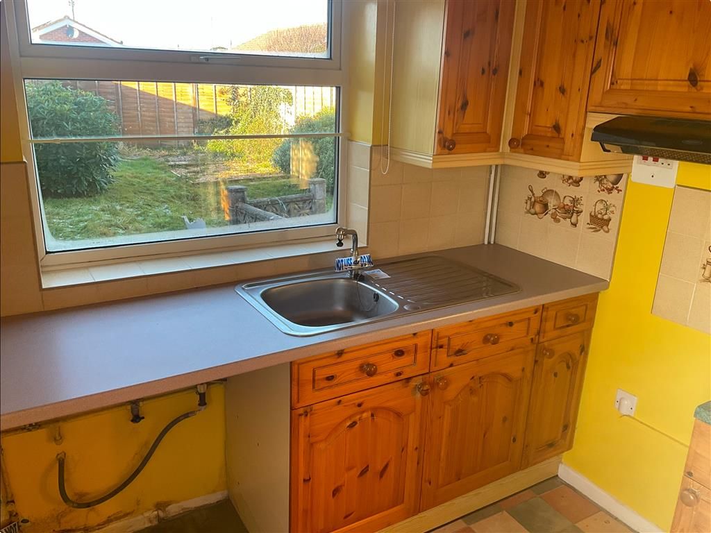 Property photo 3 of 6 Kitchen