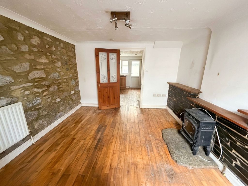 Property photo 2 of 8 Lounge
