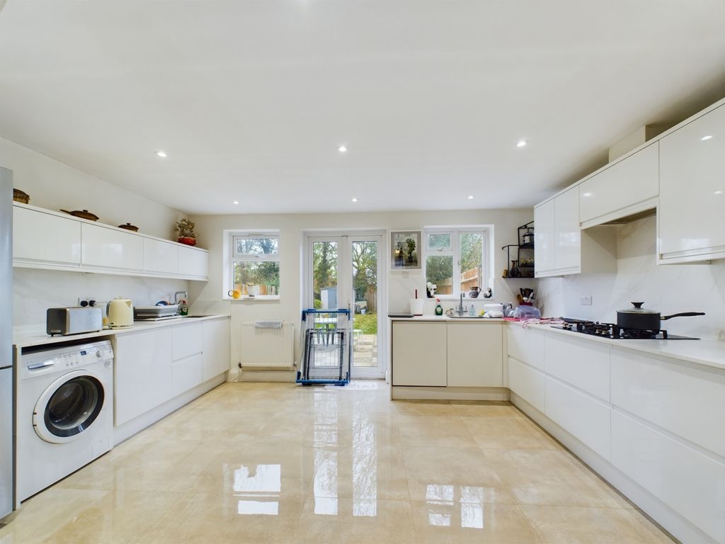 Property photo 1 of 11 Cam03750G0-Pr0029-Still003