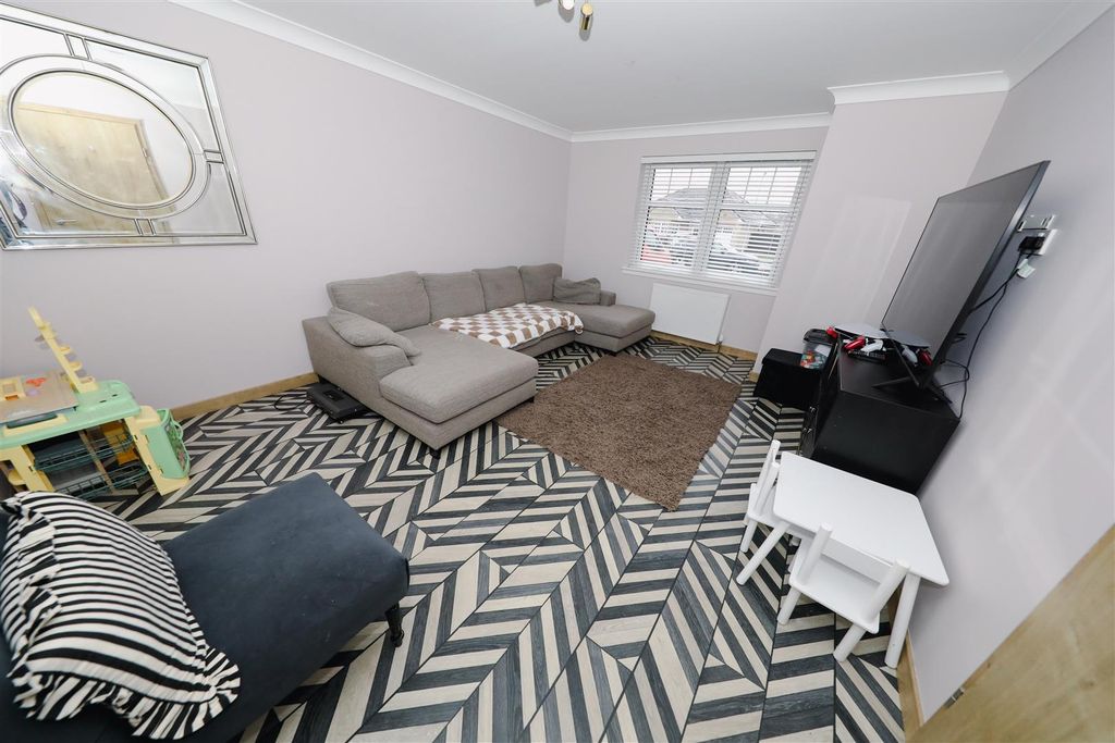 Property photo 3 of 18 c