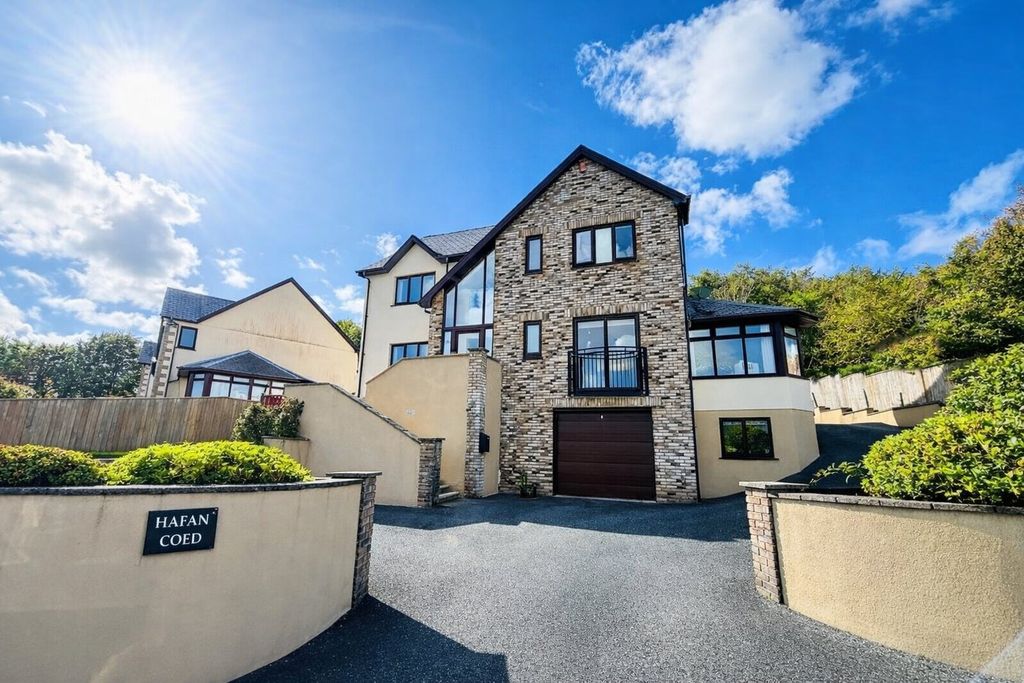 Property photo 1 of 32