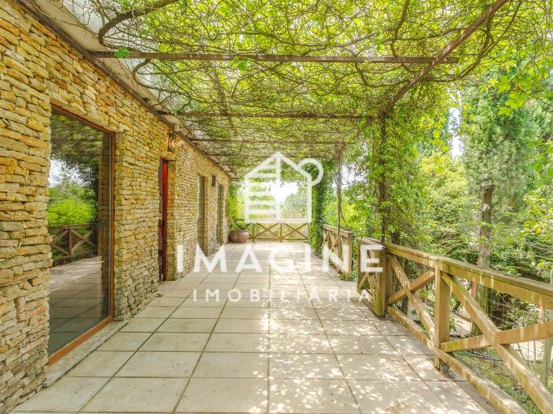 Property photo 2 of 33