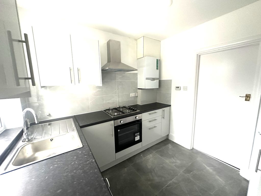 Property photo 2 of 5 Kitchen