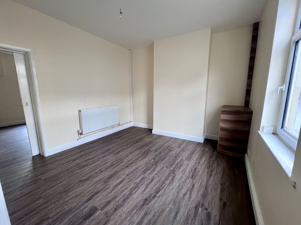 Property photo 2 of 7 Living Room