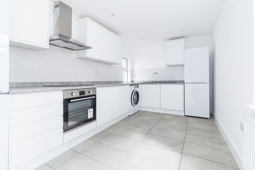 Property photo 1 of 10 Lettings Brook Green Blythe Road - Kitchen.Jpg