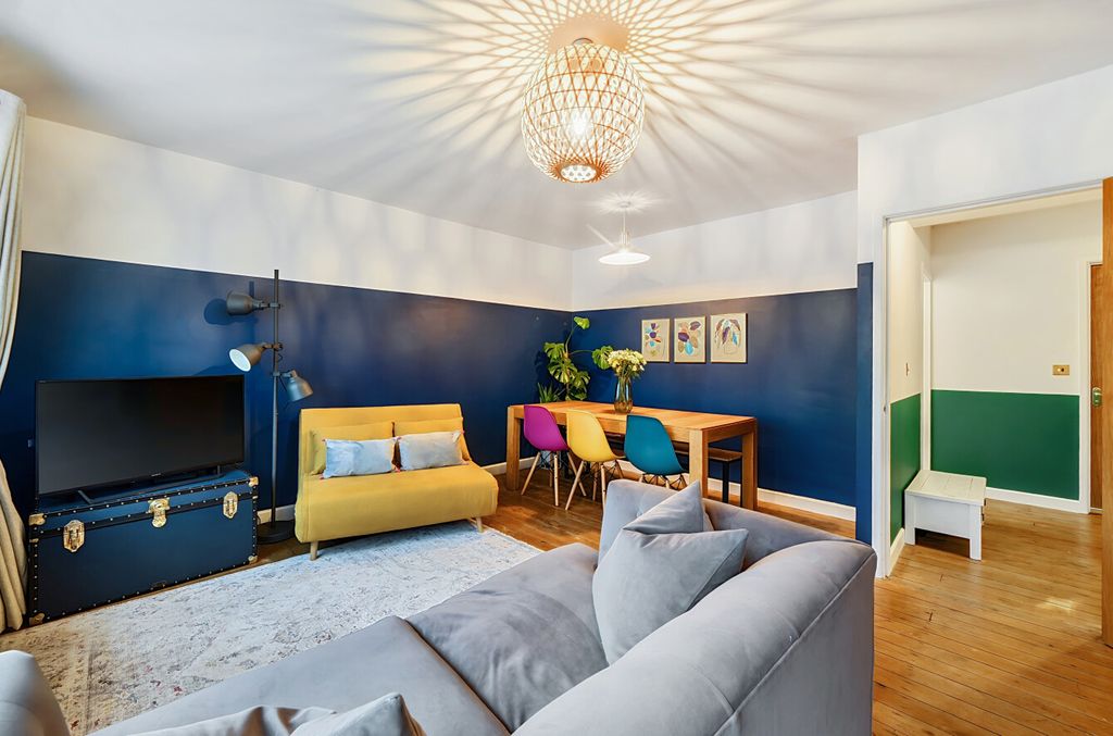 Property photo 1 of 11 Lounge