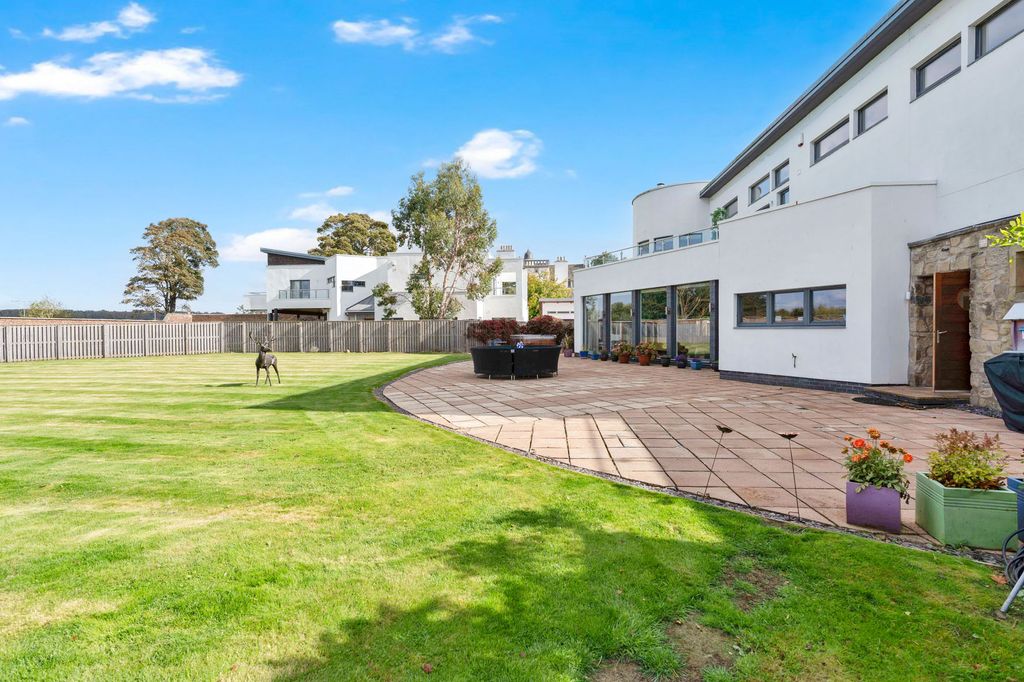 Property photo 2 of 35